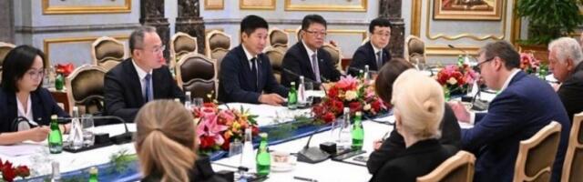 UGOVARAJU SE I NOVE INVESTICIJE! Vučić sa predstavnicima kompanije HBIS u Pekingu! (FOTO)