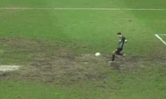 KAD SE UMEŠA „VIŠA SILA“: Crna Gora svetu dala najsmešniji gol sezone!