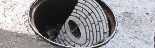 Prelazila ulicu, pa slomila kuk: Žena zapela o rupu u asfaltu, pa se unakazila, sada je čeka ODŠTETA od ovog grada