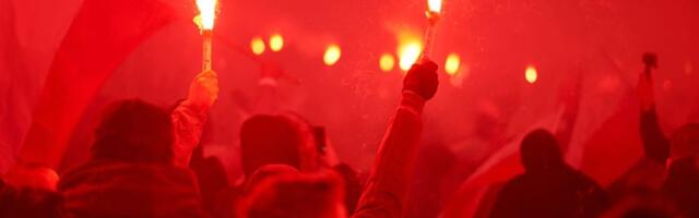 Pojavili se snimci tuče Delija i Grobara: Bili naoružani motkama i štanglama (VIDEO)