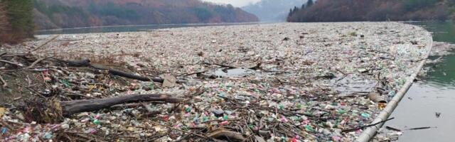 Proleće donelo ekološku katastrofu: Zbog ljudske bahatosti Lim i Drina postale plutajuće deponije (VIDEO)