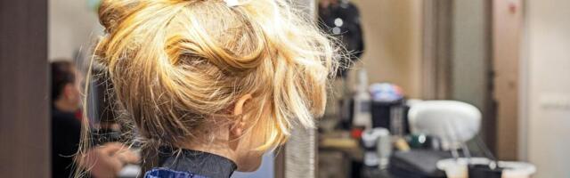 "Počela sam sama da se šišam i feniram" Frizeri opet podigli cene, žene besne: Odlazak u salon košta 14.000 dinara