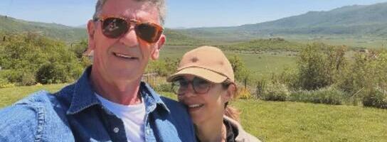 Nataša Ninković uživa u zagrljaju muža: Pobegli od beogradske vreve, od prirode i pogleda zastaje dah (foto)