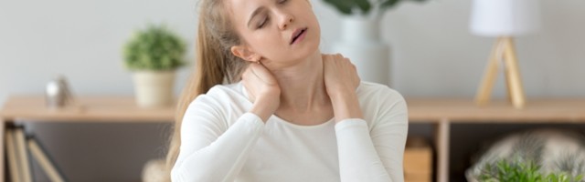 Bolovi u vratu: Vežbe koje će vam oduzeti samo 10 minuta dnevno (VIDEO)