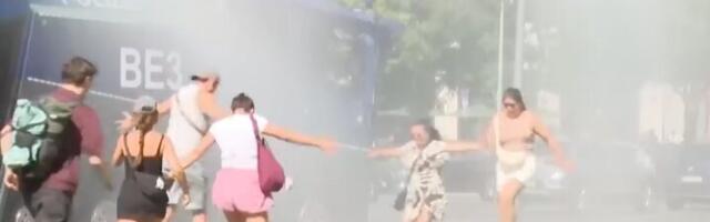 Žovot u Evropi na 40 plus: Građani spas od vreline traže u robnim kućama, garažama i pod mlazevima vode (VIDEO)