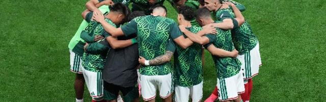 Pomeren početak utakmice Meksiko - Engleska