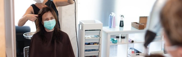 Kon: Preispitati mere za frizere i slične delatnosti