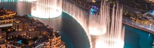 Prostitucija zvanično zabranjena, ali kada padne noć počinje da se toči alkohol, a prostitutke iz celog sveta kreću u akciju