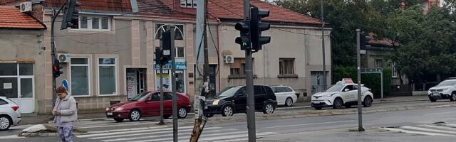 Bandera u jako lošem stanju, direktna opasnost po prolaznike