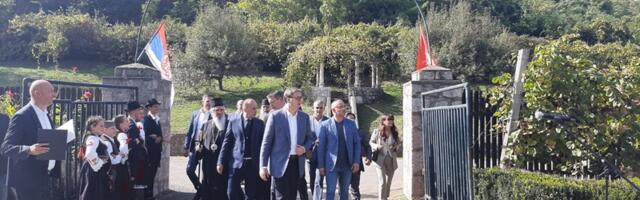 Вучић посетио Краљевску винарију у Тополи