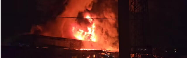 Vatra nemilosrdno guta skladište poznate firme u Banja Luci, snimak je zastrašujući (VIDEO)