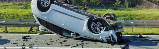 ČUDO NA BOŽIĆ! Beba i dečak (5) preživeli stravičan udes - njihov auto se VIŠE PUTA PREVRNUO! (VIDEO)