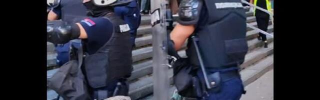 Brutalna izjava policajca tokom privođenja studenta PMF-a: “Na streljanje”