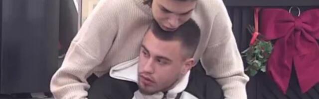 VIKTOR (19) PRAVI MINI DETE: Zaprosio je, pa odmah krenuo u akciju - ne pušta je (VIDEO)