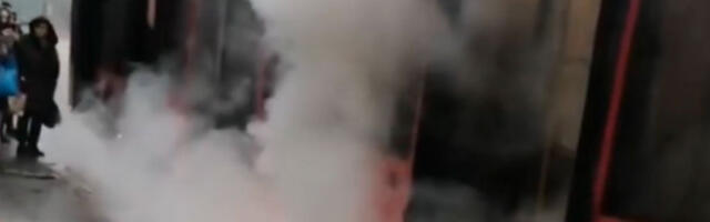 VELIKA DRAMA NA BEŽANIJSKOJ KOSI! Zapalio se autobus!