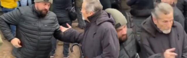 "Posle šamara mi je rekao da ustanem, pa me kolenom udario u testise": Deka (74) svedočio o brutalnom prebijanju