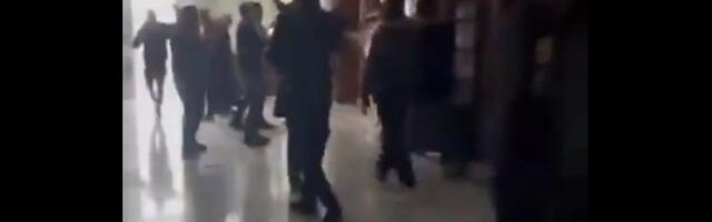 Opšta PLJAČKA u Asadovoj palati: Pobunjenici uzimaju šta stignu (VIDEO)