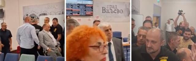 UMALO TUČA na sednici Skupštine Valjeva: Opozicija tražila smenu gradonačelnika, on pozvao privatno obezbeđenje