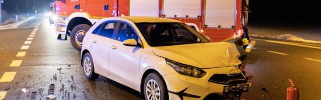 PROLETEO KROZ CRVENO I SUDARIO SE SA VATROGASNIM VOZILOM! Teška nesreća na Novom Beogradu! SVE VRVI OD POLICIJE! (FOTO)