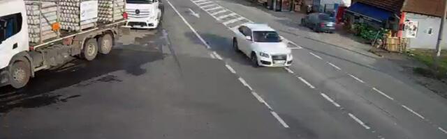 KAMIONI KRENULI PREKO MOSTA NA DRINI: Kod Malog Zvornika ponovo uspostavljen teretni saobraćaj preko graničnog prelaza