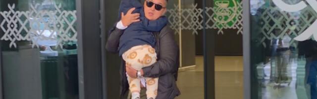 DRAMA NA AERODROMU - UNEZVERENA MARIJA ŠERIFOVIĆ JURI SA SINOM! Pevačica beži od kamera, evo ko je prati u stopu!