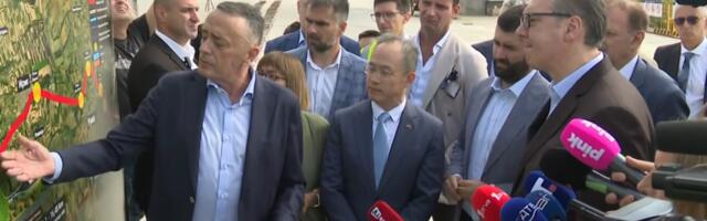 Predsednik Vučić na spajanju glavne mostovske konstrukcije u okviru Fruškogorskog koridora