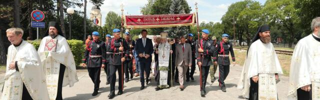 Svetom arhijerejskom liturgijom i litijom Kragujevac obeležio slavu Stare crkve