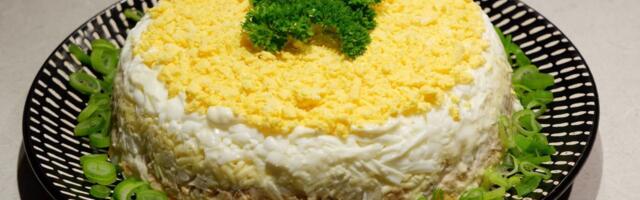 Najbolja mimoza salata za praznike: Po receptu iskusnih domaćica - nema lepše