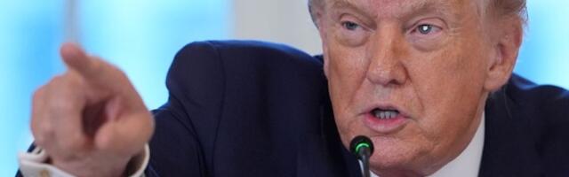 Mreže GORE: Osvanule FOTKE MAJKE Donalda Trampa - kažu da im je kosa ista (FOTO)