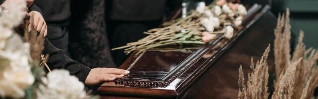 Otišao na sahranu prijatelja, a u kovčegu je bila njegova majka: Neverovatan slučaj na groblju!