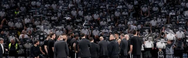 Navijači Partizana žestoko udarili na Mijailovića, grmelo u Areni: "Ostoja, odlazi" (VIDEO)