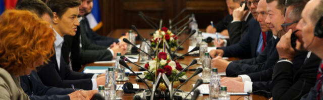 Брнабићева са Окамуром: Хвала вам што поштујете територијални интегритет Србије