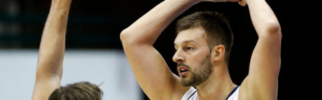 PRIZOR KOJI SLAMA SRCE: Navijači AEK-a na poseban način odali poštu Stevanu Jelovcu (FOTO)