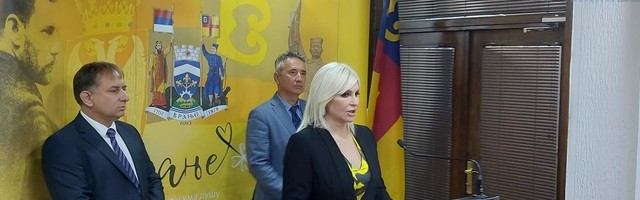 Mihajlović: Država će zbrinuti radnike ukoliko Fabrika obuće „Geox“ napusti Vranje