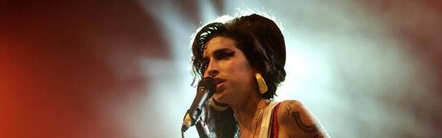 Ejmi: Muzička boginja i žrtva svojih demona