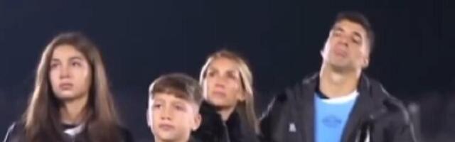 Suarez se u suzama oprostio od Urugvaja (VIDEO)