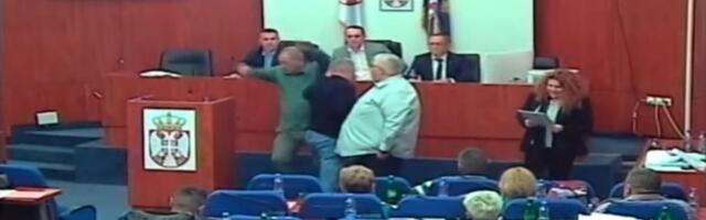 Sednica Skupštine grada Leskovca završena u 4.43, odbornike opozicije gurao Lakićević iz Jedinstvene Srbije