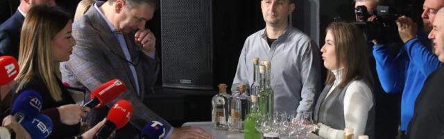 Vučić: Izvoz 15 do 30 miliona boca godišnje u Kinu bio bi spas za domaće vinarstvo, za nižu cenu flaša potrebna i niža cena gasa