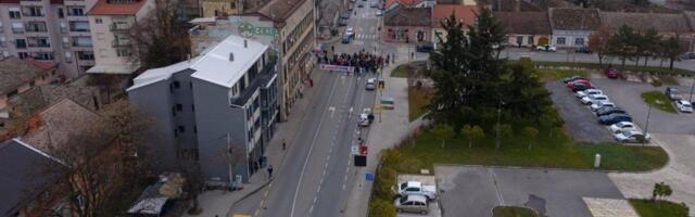 Skandal u Pančevu: Blokaderi protestuju zbog igrališta za decu - evo koliko ih je se okupilo