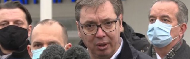 ŠTA REČE, SINE, NISAM TE RAZUMEO? Vučić šokiran pitanjem o teoriji zavere Srđana Noga da nas CIA zaprašuje iz aviona: TAJ JE LUD SKROZ! /VIDEO/