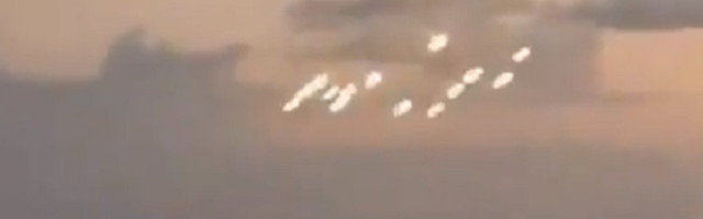 Dva crvena svetla su ga pratila, vojska je odmah podigla "miraže", a onda je usledio totalni ŠOK!