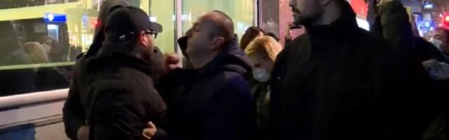 Desničar udario aktivistkinju, pa priveden