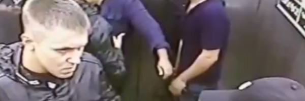 VIDEO: Trojica napali Rusa, a on ih izlomio