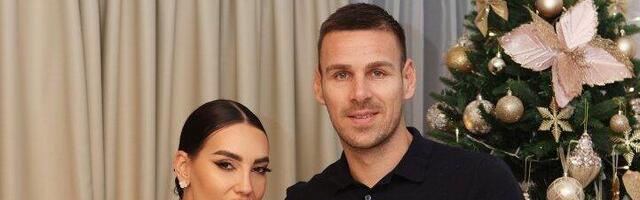 Kaća Grujić proslavlja Svetog Jovana! Domaćinska atmosfera u porodičnoj vili na Voždovcu, pevačica pokazala trpezu (FOTO)