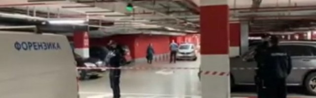 (VIDEO) POJAVILI SE SNIMCI IZ UŠĆA! Krvava mrlja na podu, POLICIJA UZIMA OTISKE! Evo šta kažu posetioci koji su se zatekli u šoping centru!