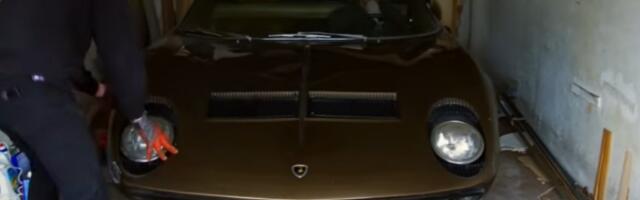 Muškarac krio retki Lamborghini Miura u svojoj dnevnoj sobi 40 godina