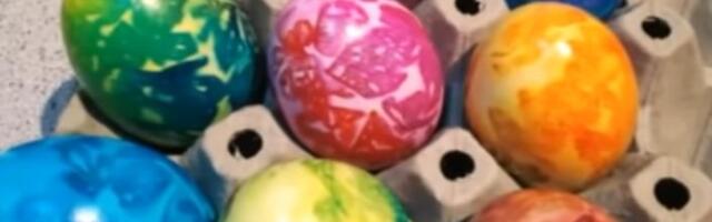 Farbanje jaja krep papirom ostaviće sve ukućane bez reči: Tehnika pomoću koje će vaskršnja jaja biti kao slikarsko platno