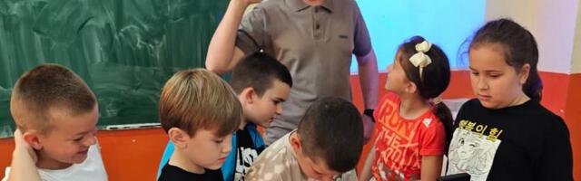 Udruženje „Tim 42“ doniralo mikroskope školama i Naučnom klubu u Leskovcu