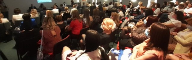 BLEDI NJIHOV TRUD: Medicinske sestre i tehničari okupili se u Trebinju