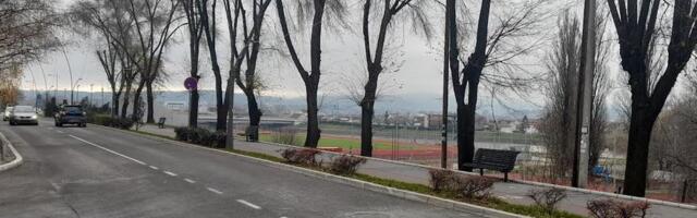 VREME TMURNO I VETROVITO